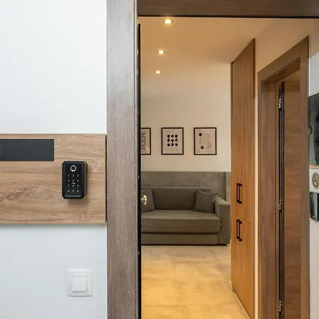 מלון דירות Ark Urban Living 3*